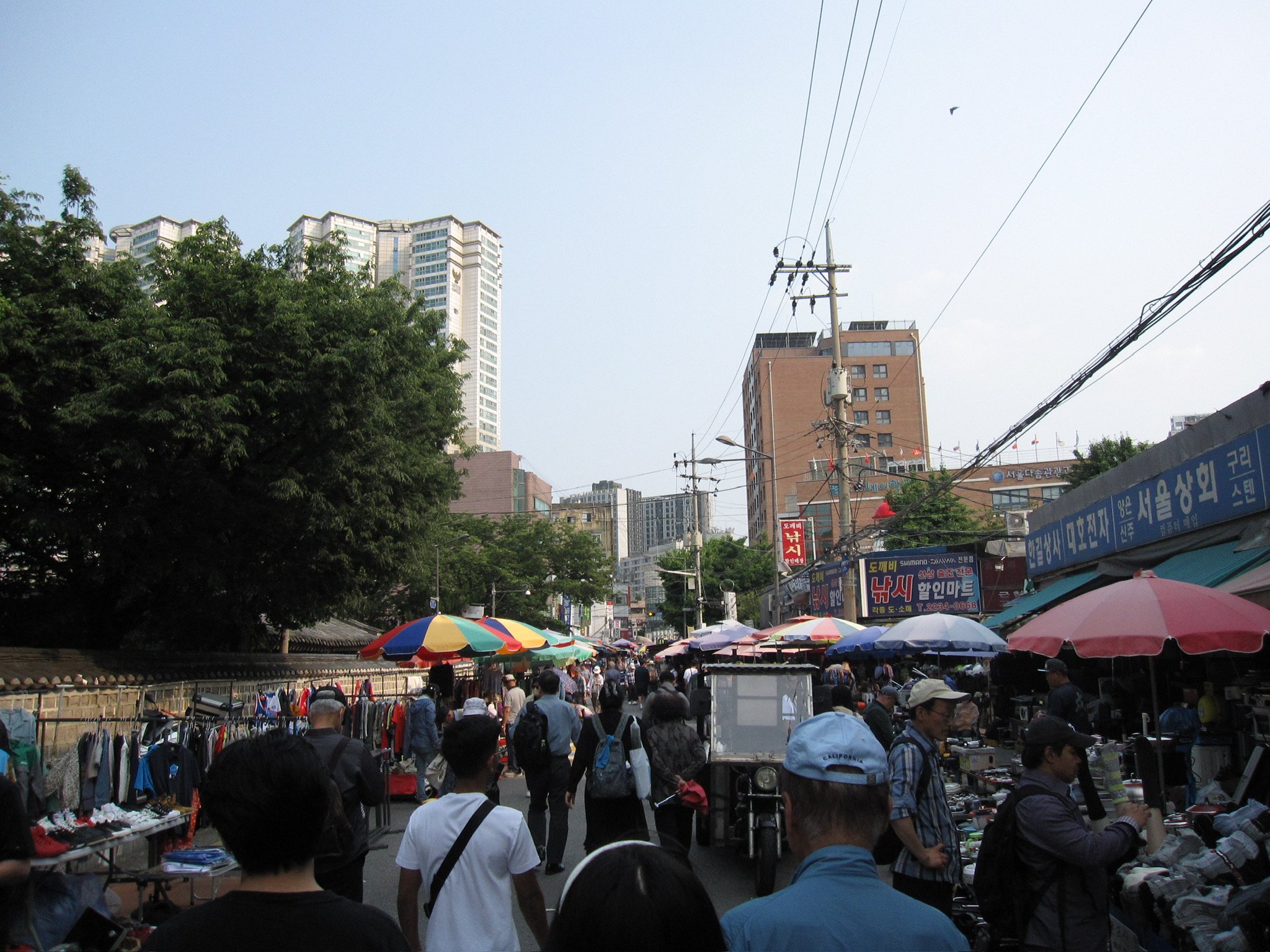 Entrance to Dongmyo Flea Market