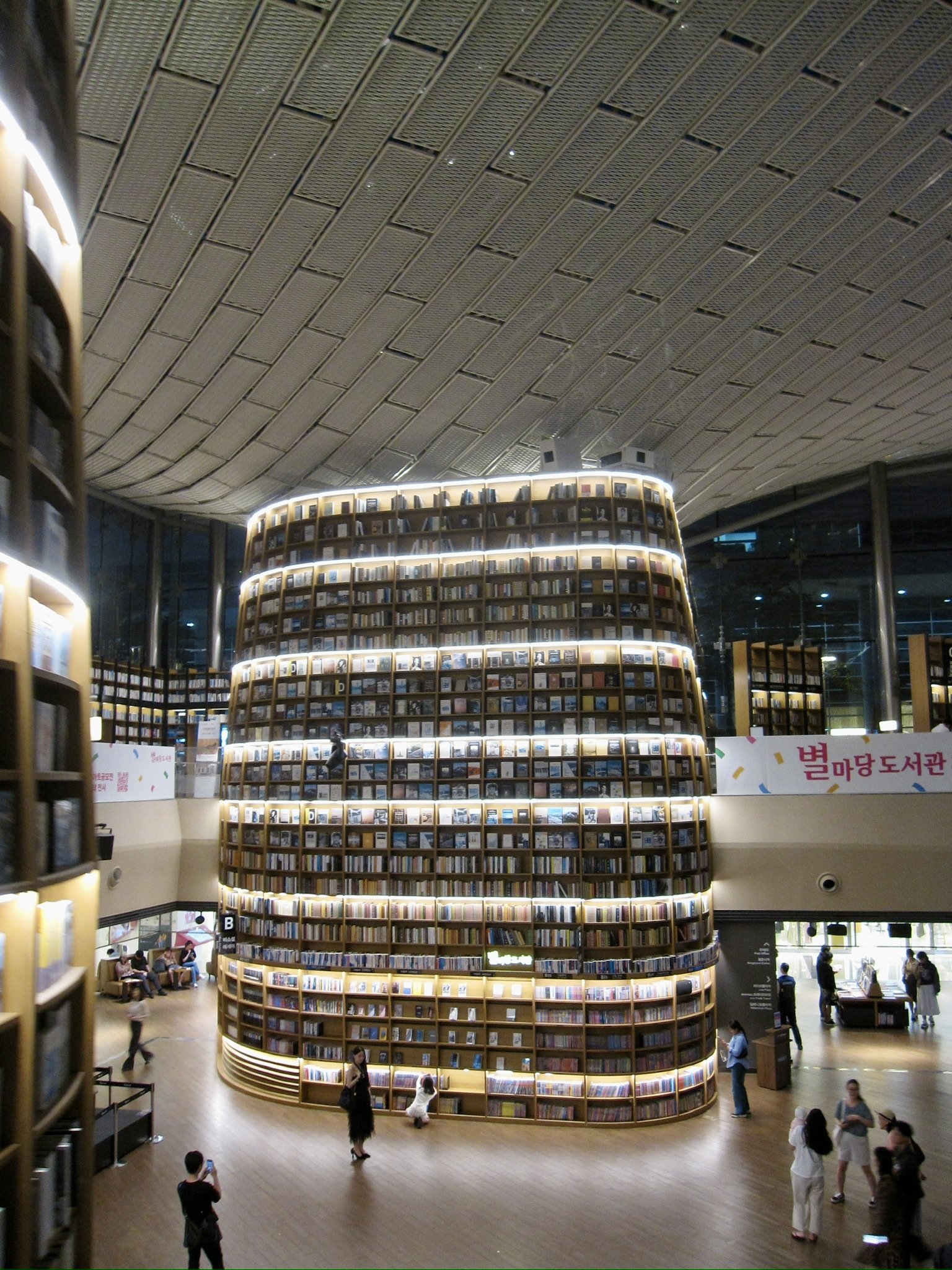 Starfield Library in Starfield Coex Mall